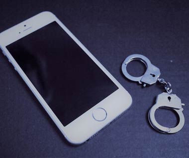 「携帯電話不正利用防止法」により被害者自身による犯罪行為が成立してしまう